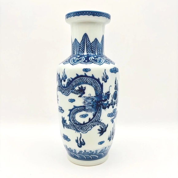 Chinese Blue and White Porcelain Vase With Dragon Design 8" - Picture 3 of 14